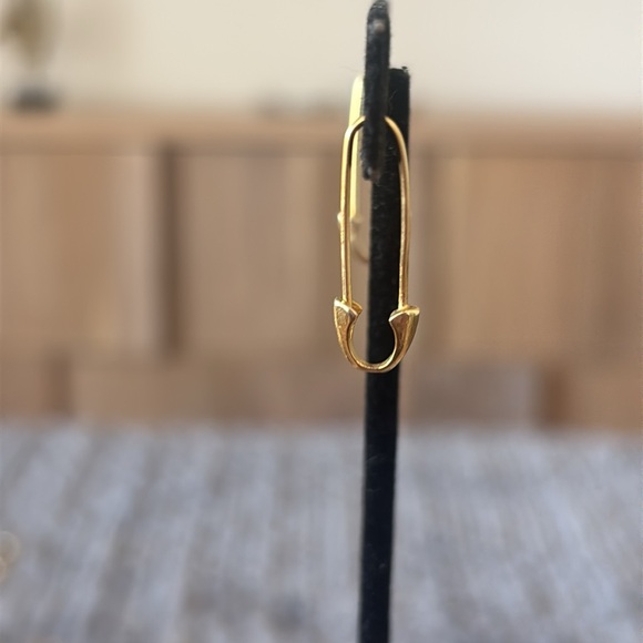 GOLD PLATED SAFETY PIN EARRINGS - Picture 4 of 4